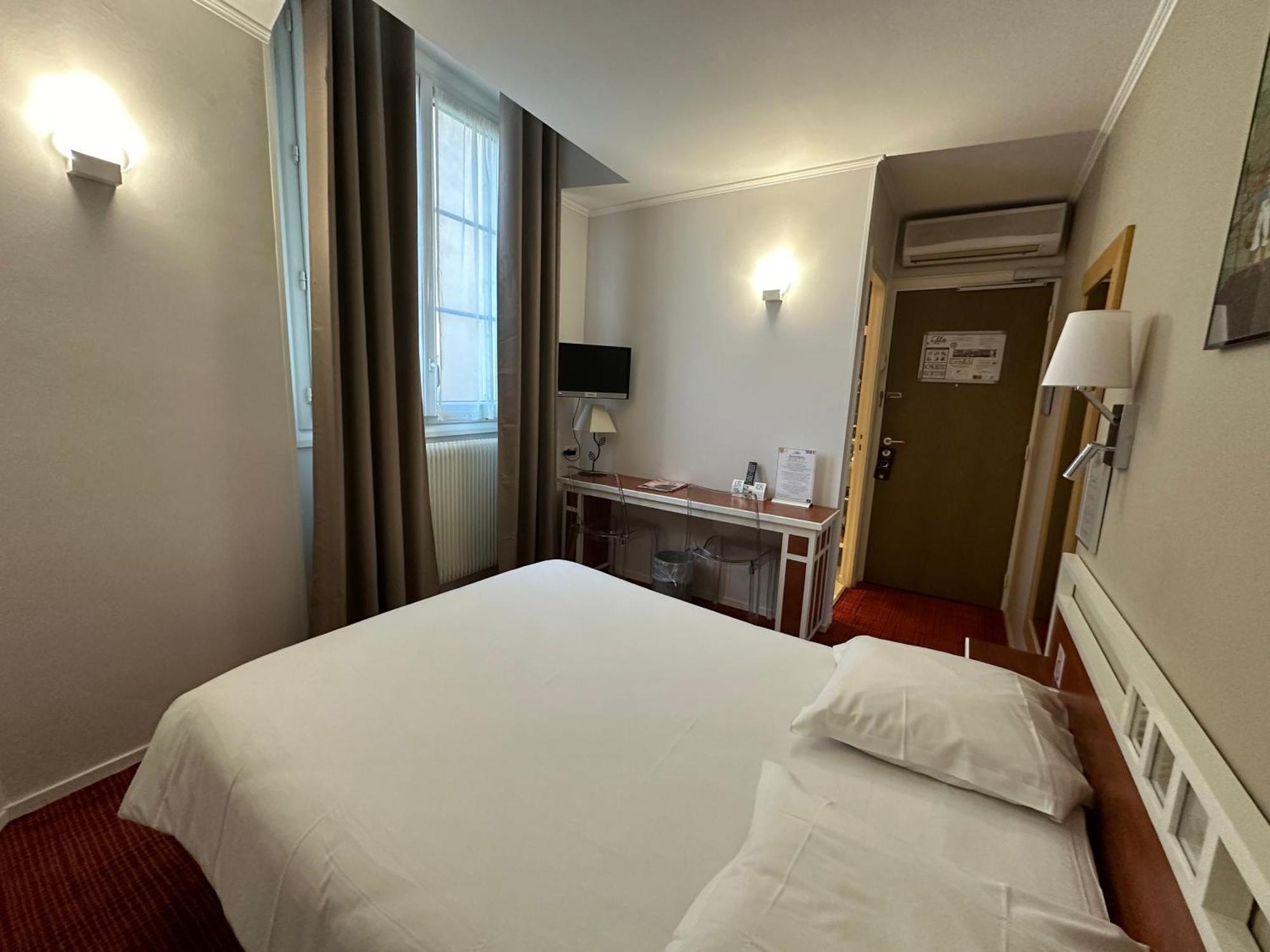 Logis Hotel Restaurant Le Monarque Blois Exterior photo